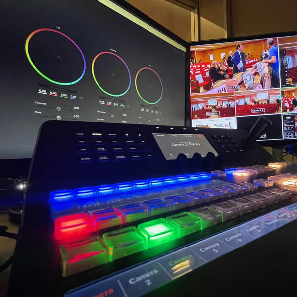 Mixer video e color correction durante una produzione